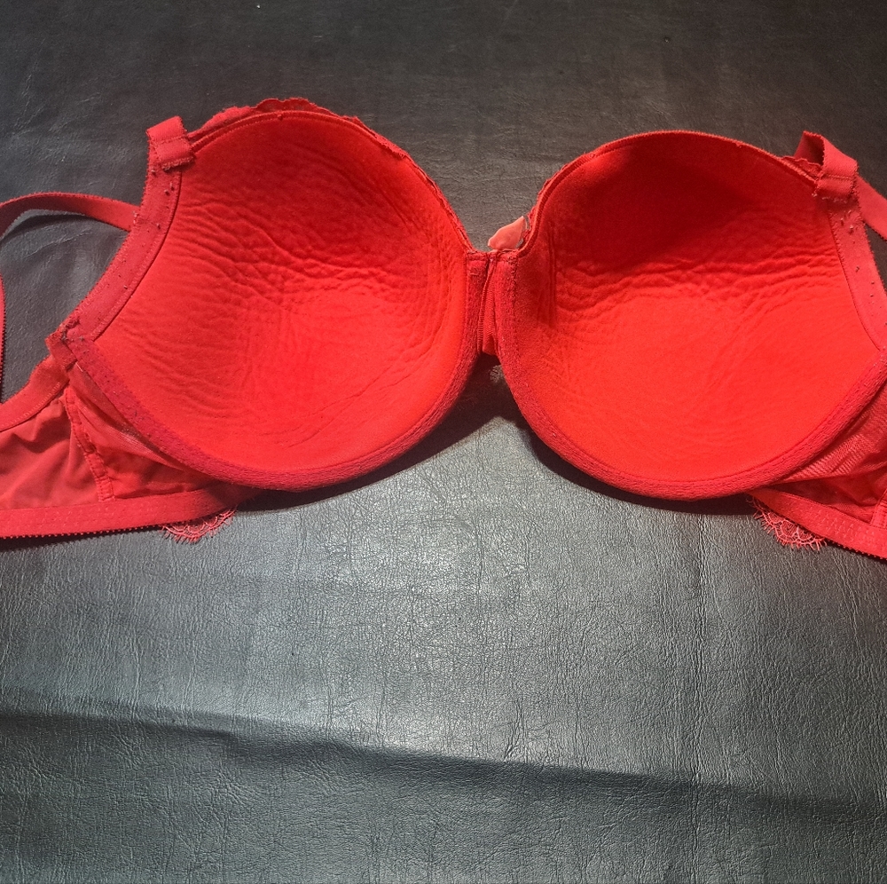 Victoria's Secret Bra - Picture 4 of 5